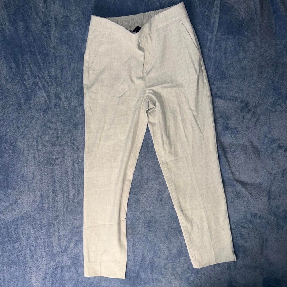 Banana Republic white pants with thin‎ vertical stripes